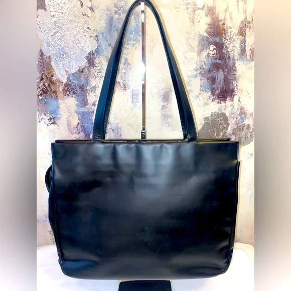 Authentic Salvatore Ferragamo Black Shoulder Bag - Picture 2 of 16